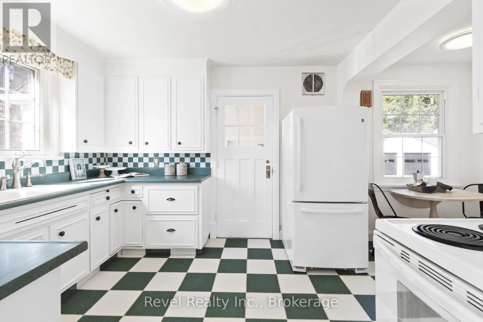 13 SYLVAN CRESCENT