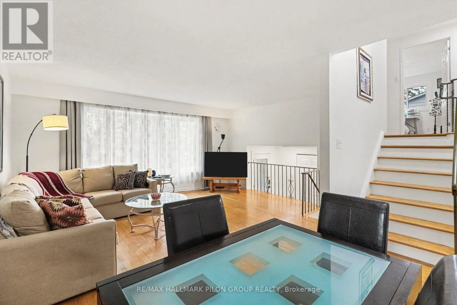 16 EASTPARK DRIVE