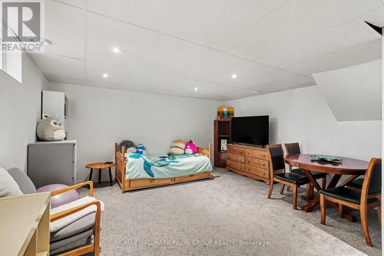 16 EASTPARK DRIVE