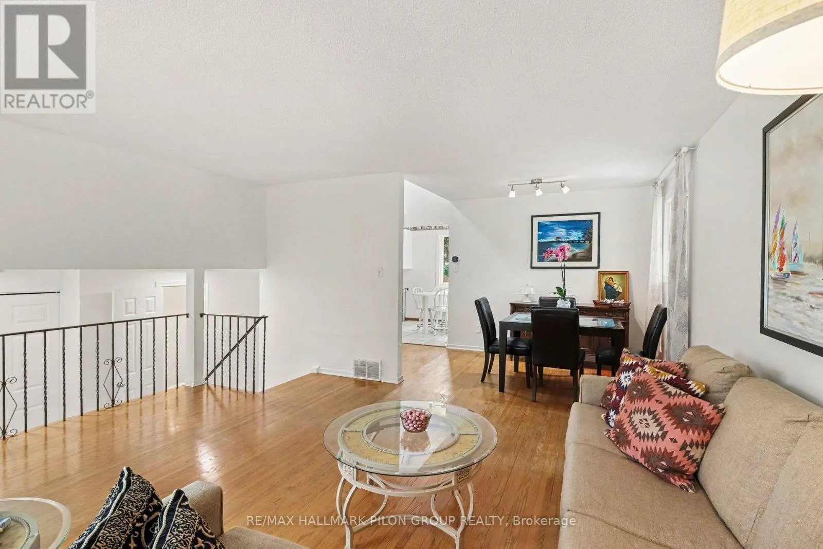 16 EASTPARK DRIVE