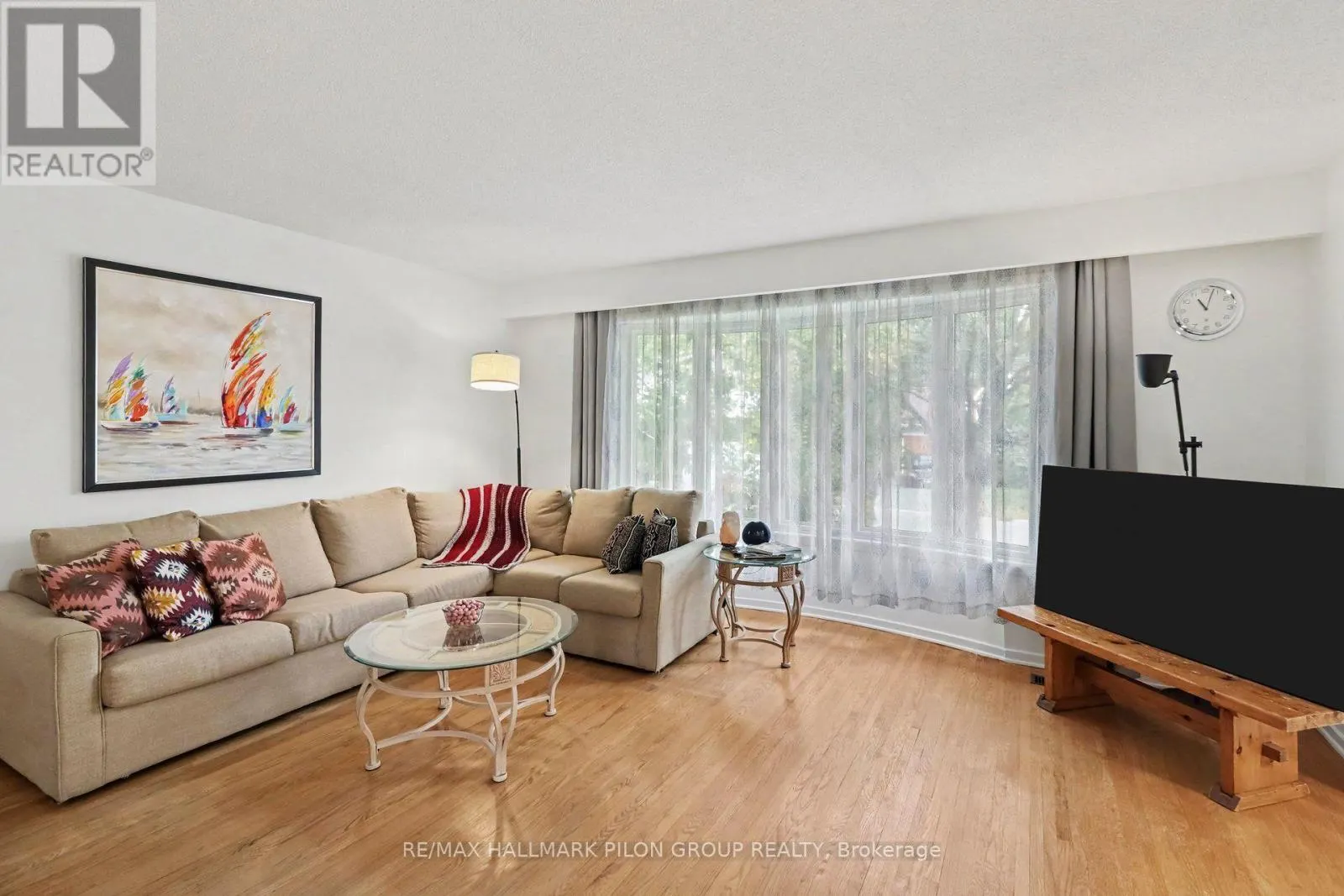 16 EASTPARK DRIVE