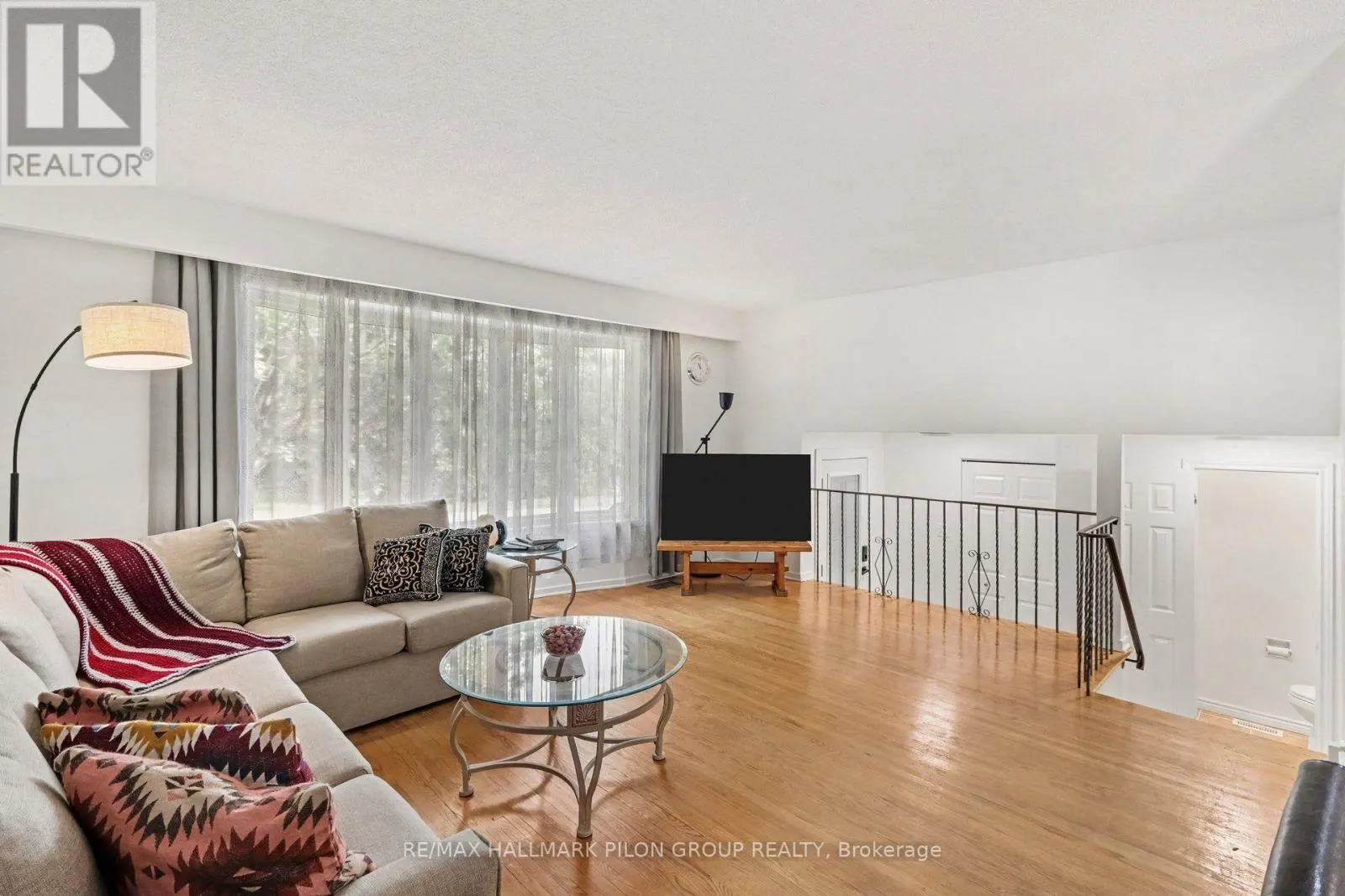 16 EASTPARK DRIVE