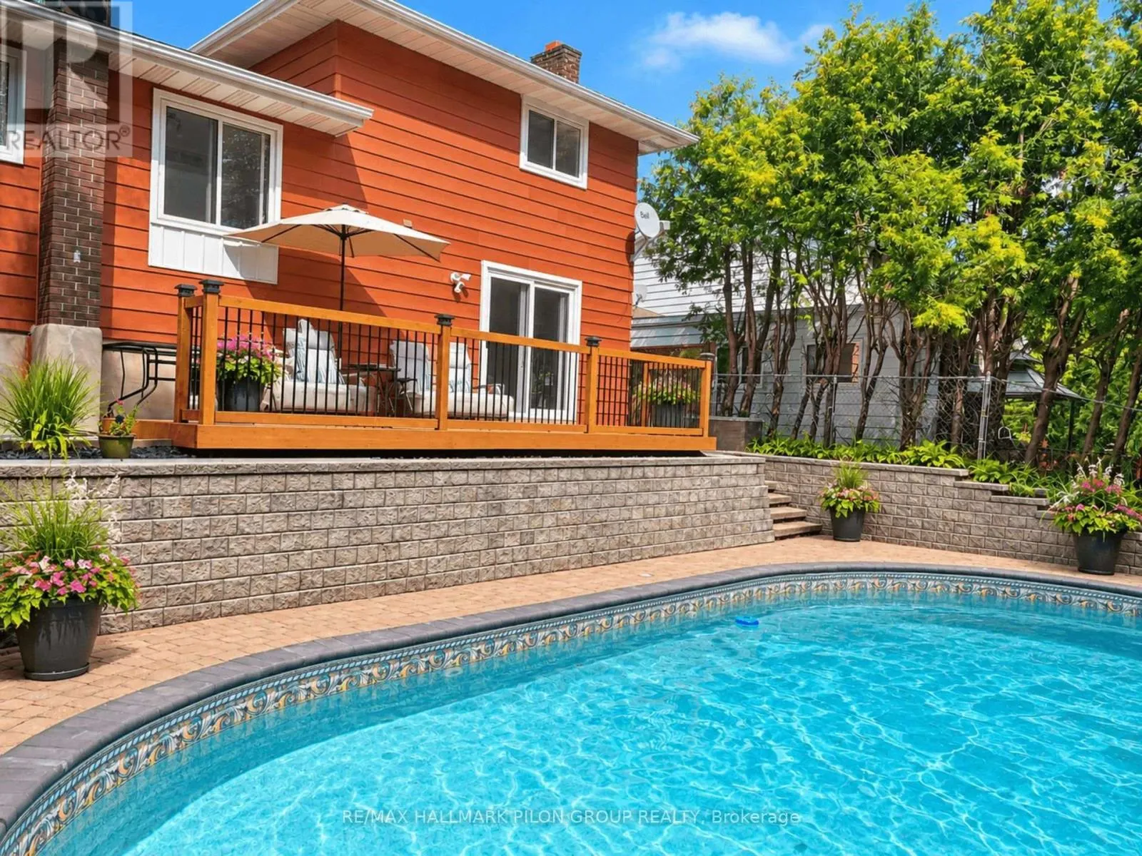 16 EASTPARK DRIVE