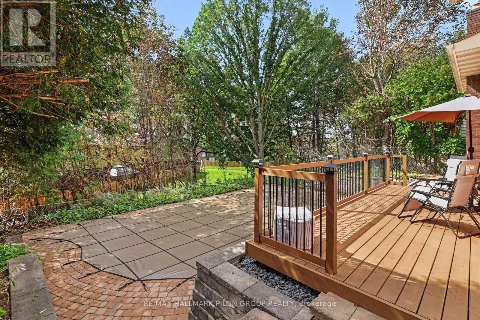16 EASTPARK DRIVE
