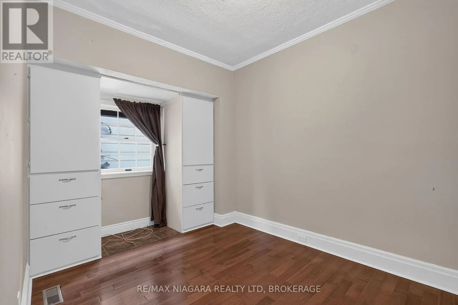5657 PRINCE EDWARD AVENUE
