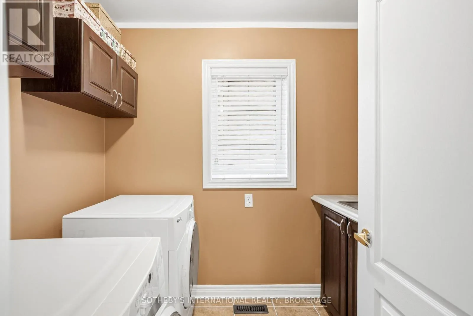 4 ALEX GRANT PLACE