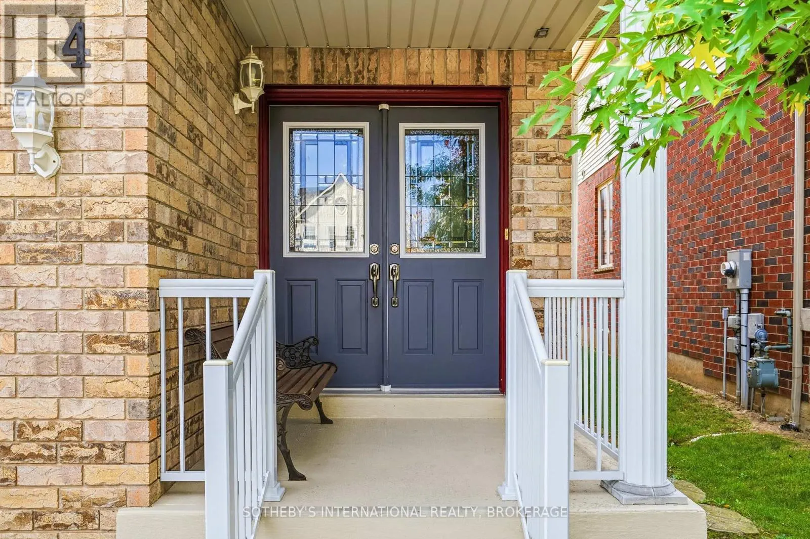 4 ALEX GRANT PLACE