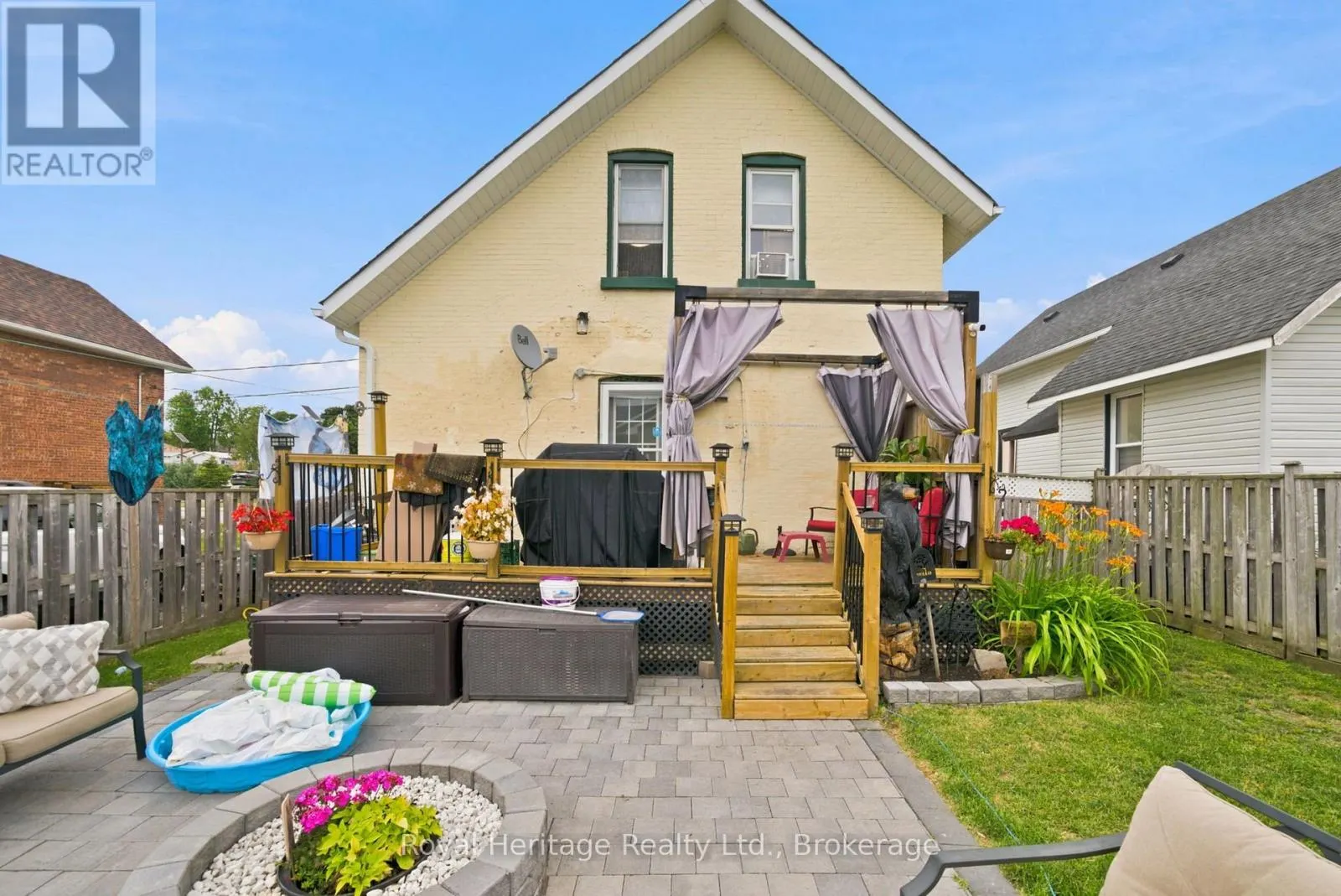 61 LINDSAY STREET N