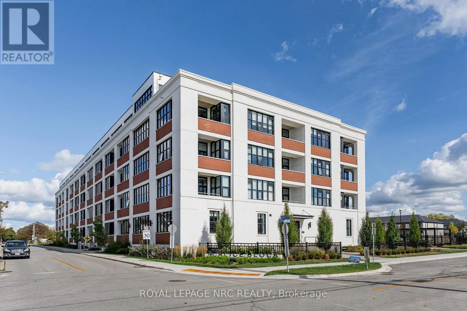 418 - 120 HURON STREET #418