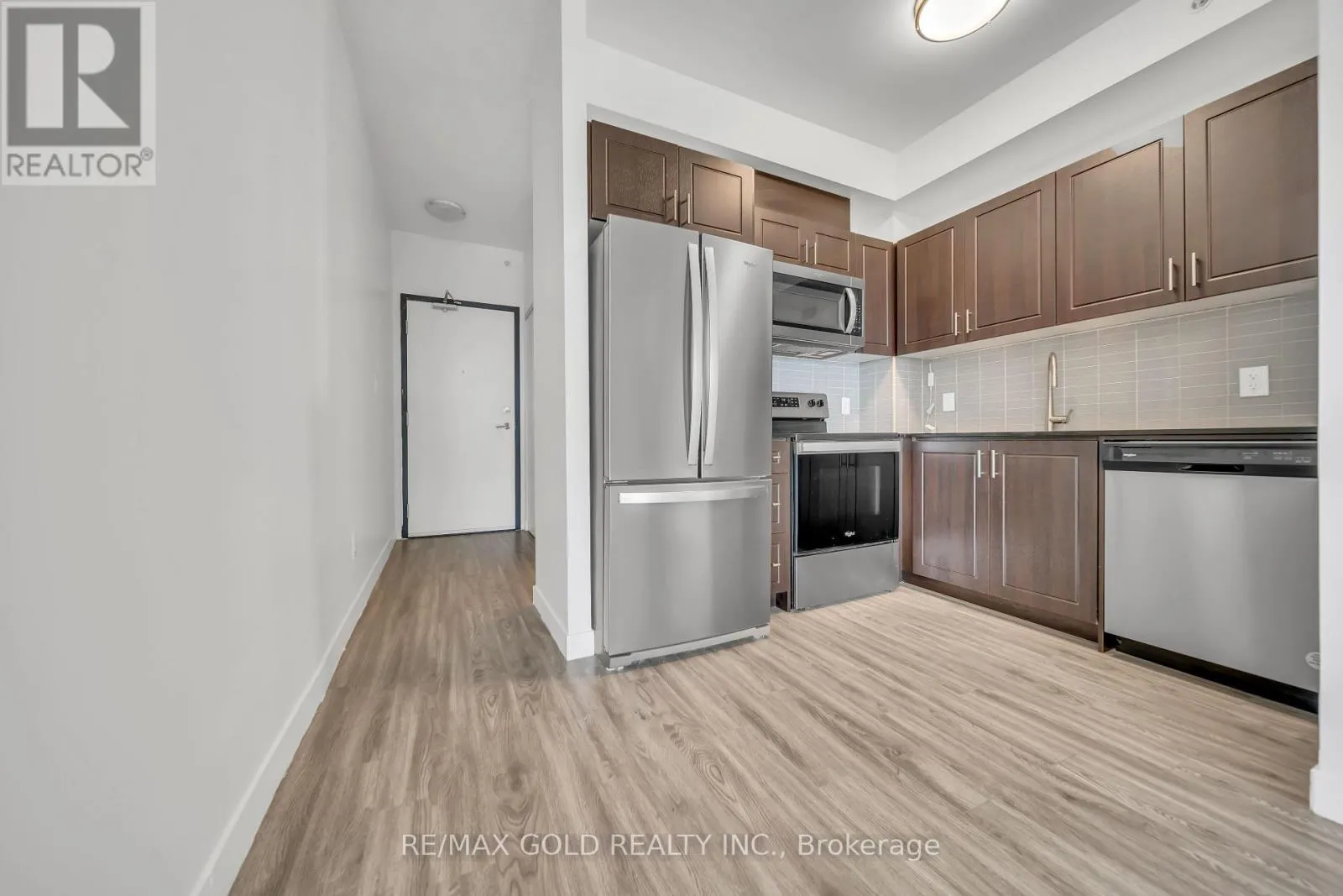 803 - 128 KING STREET N