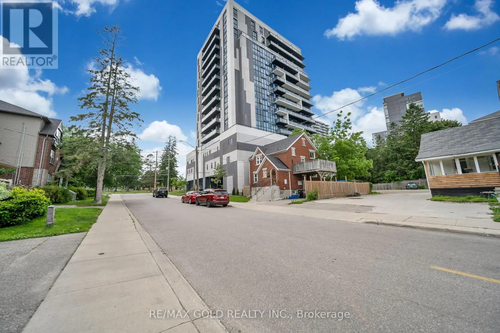 803 - 128 KING STREET N