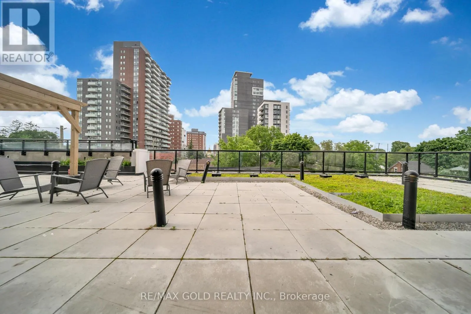 803 - 128 KING STREET N
