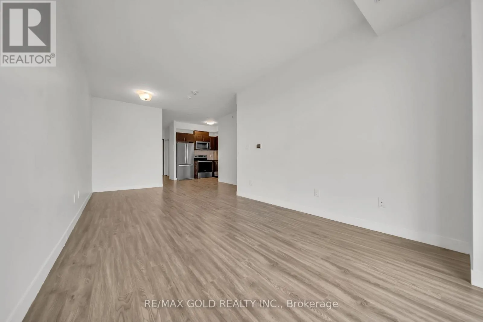 803 - 128 KING STREET N