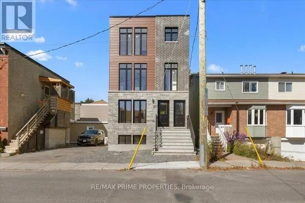 207 CARILLON STREET
