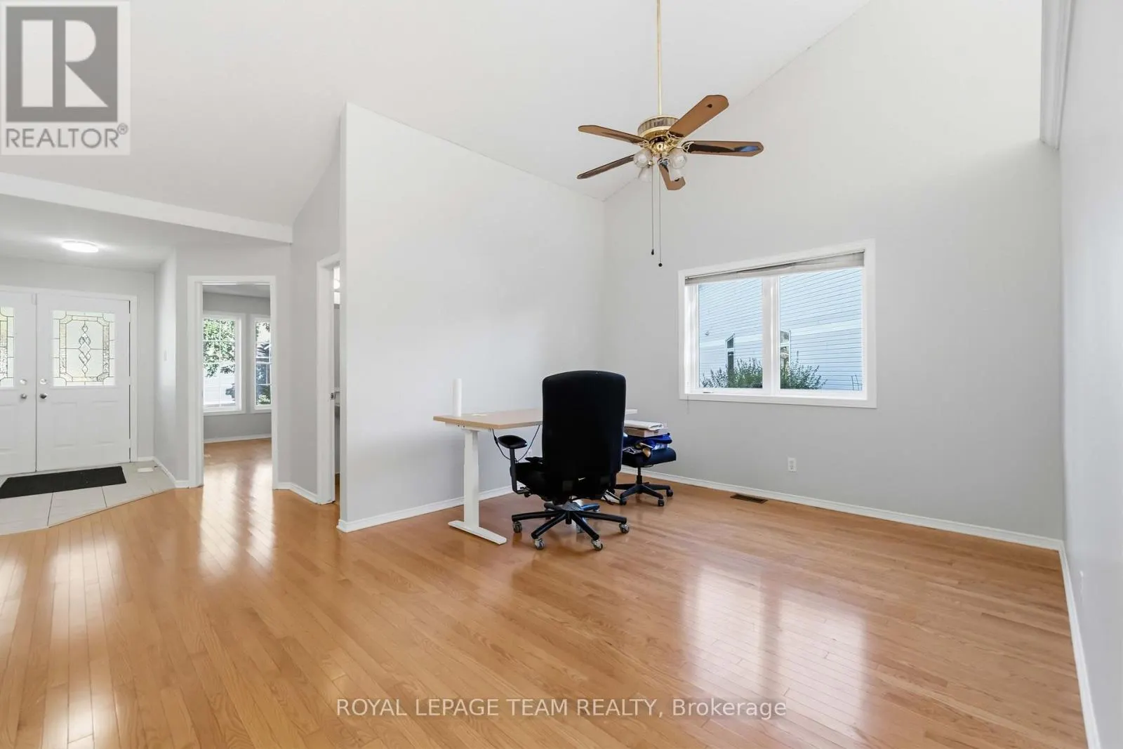 6 WINDCHIME CRESCENT