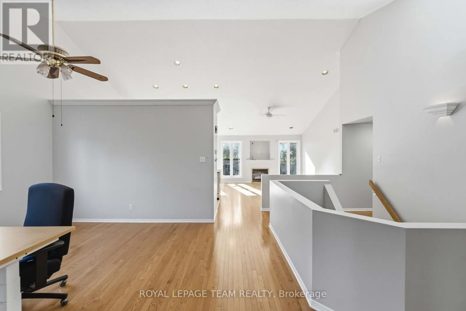 6 WINDCHIME CRESCENT