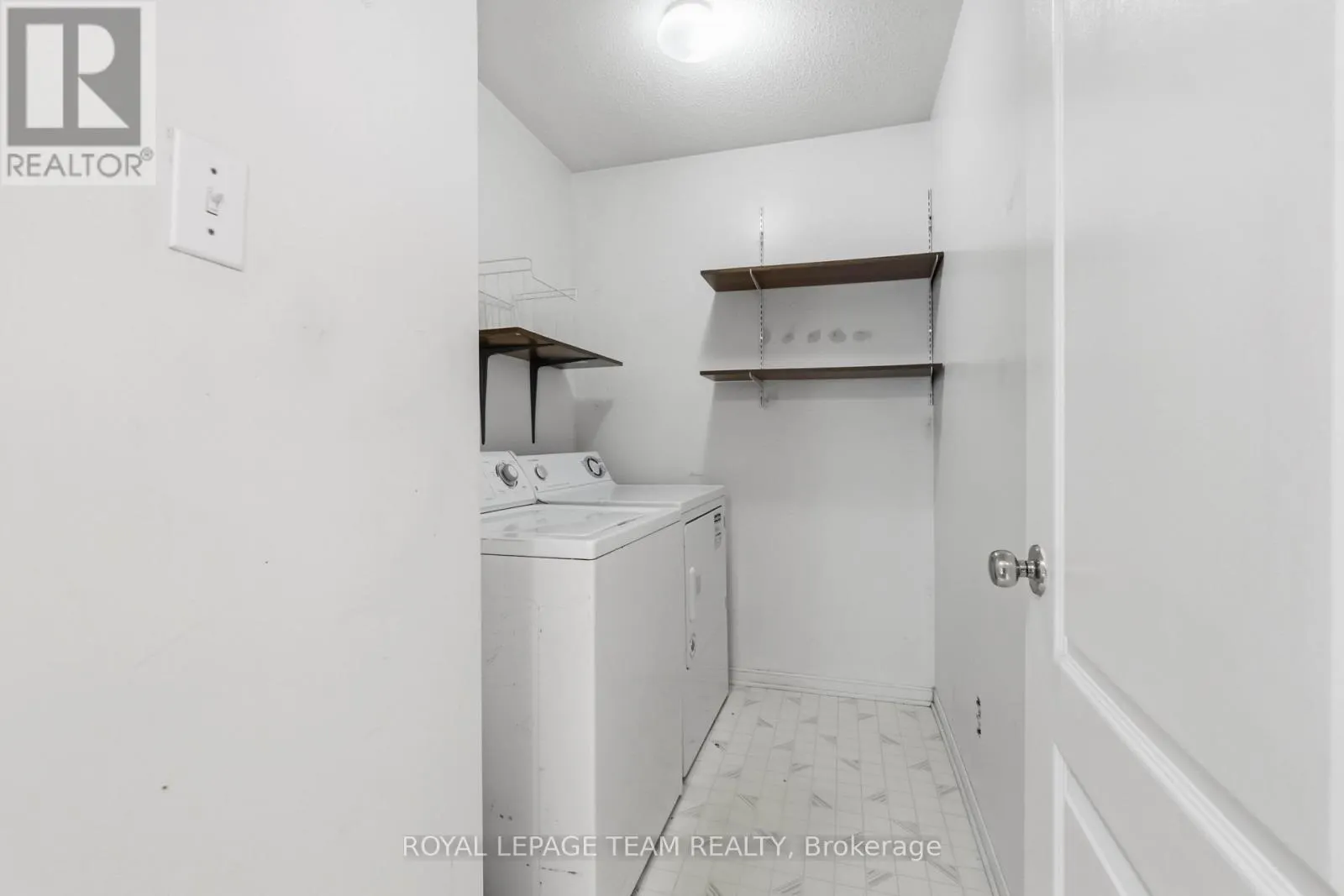 6 WINDCHIME CRESCENT