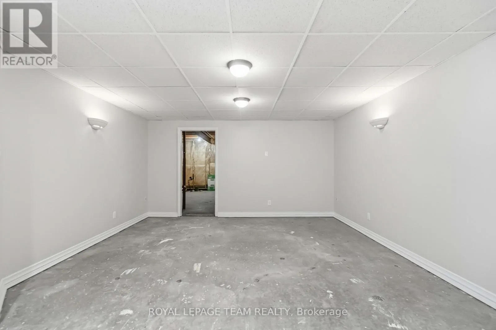 6 WINDCHIME CRESCENT