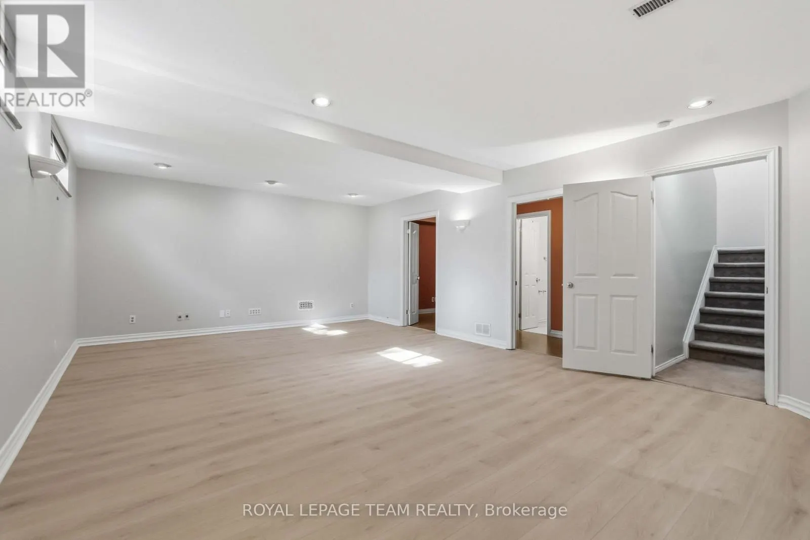 6 WINDCHIME CRESCENT