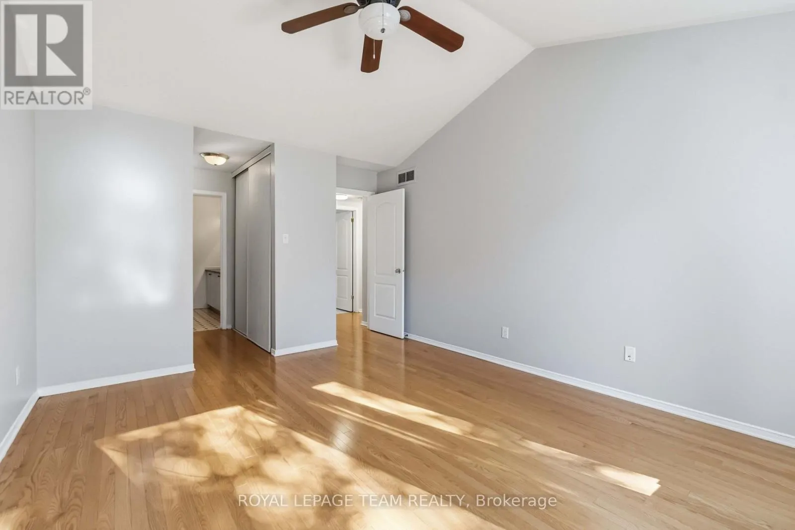 6 WINDCHIME CRESCENT