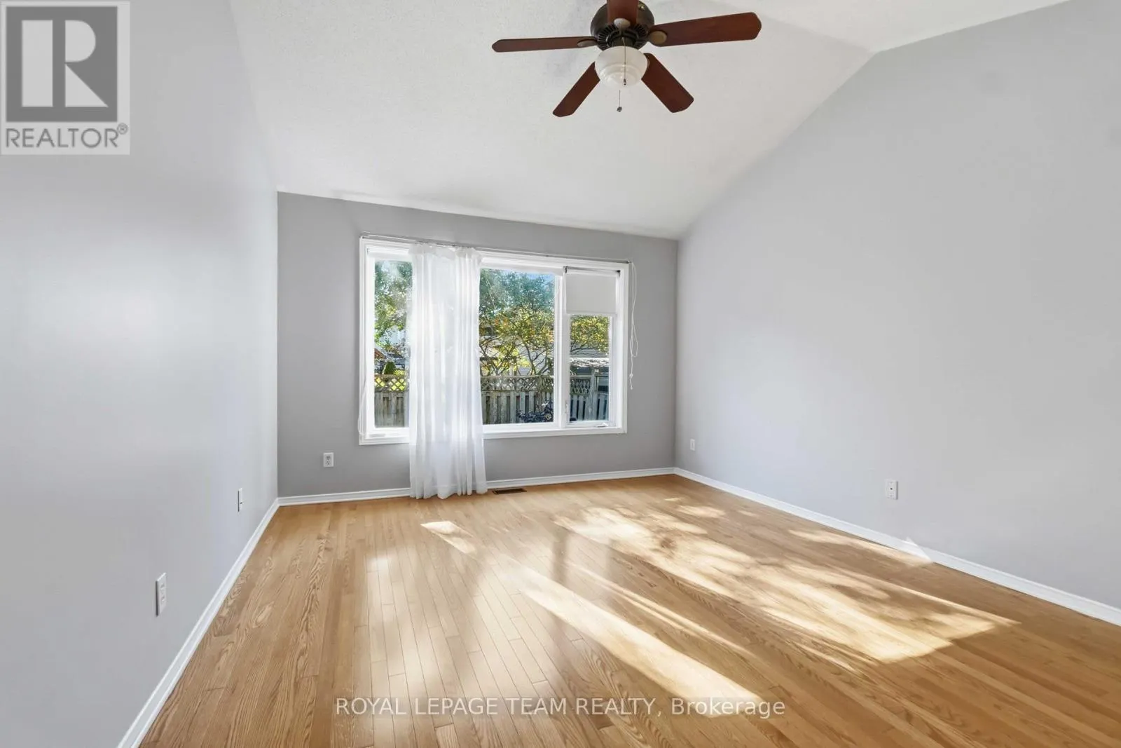 6 WINDCHIME CRESCENT