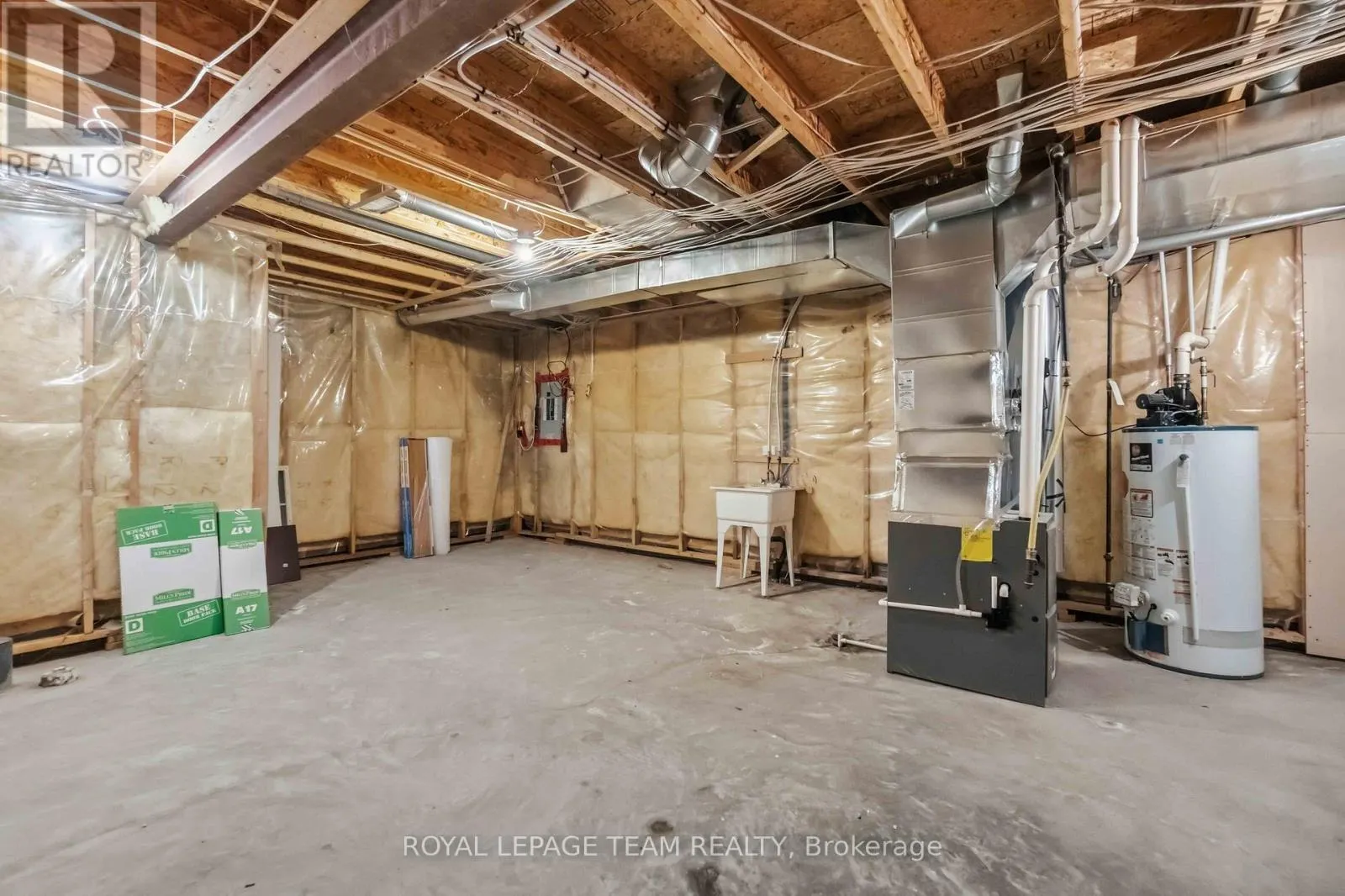 6 WINDCHIME CRESCENT