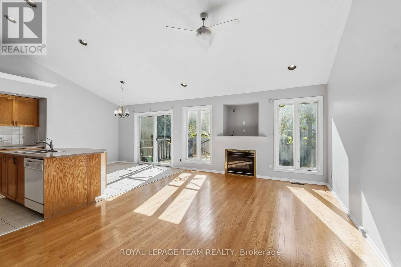 6 WINDCHIME CRESCENT