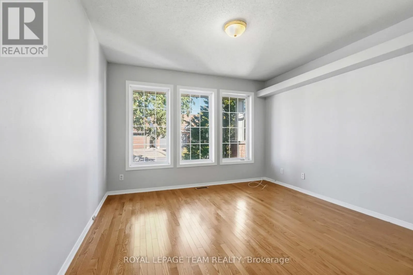 6 WINDCHIME CRESCENT