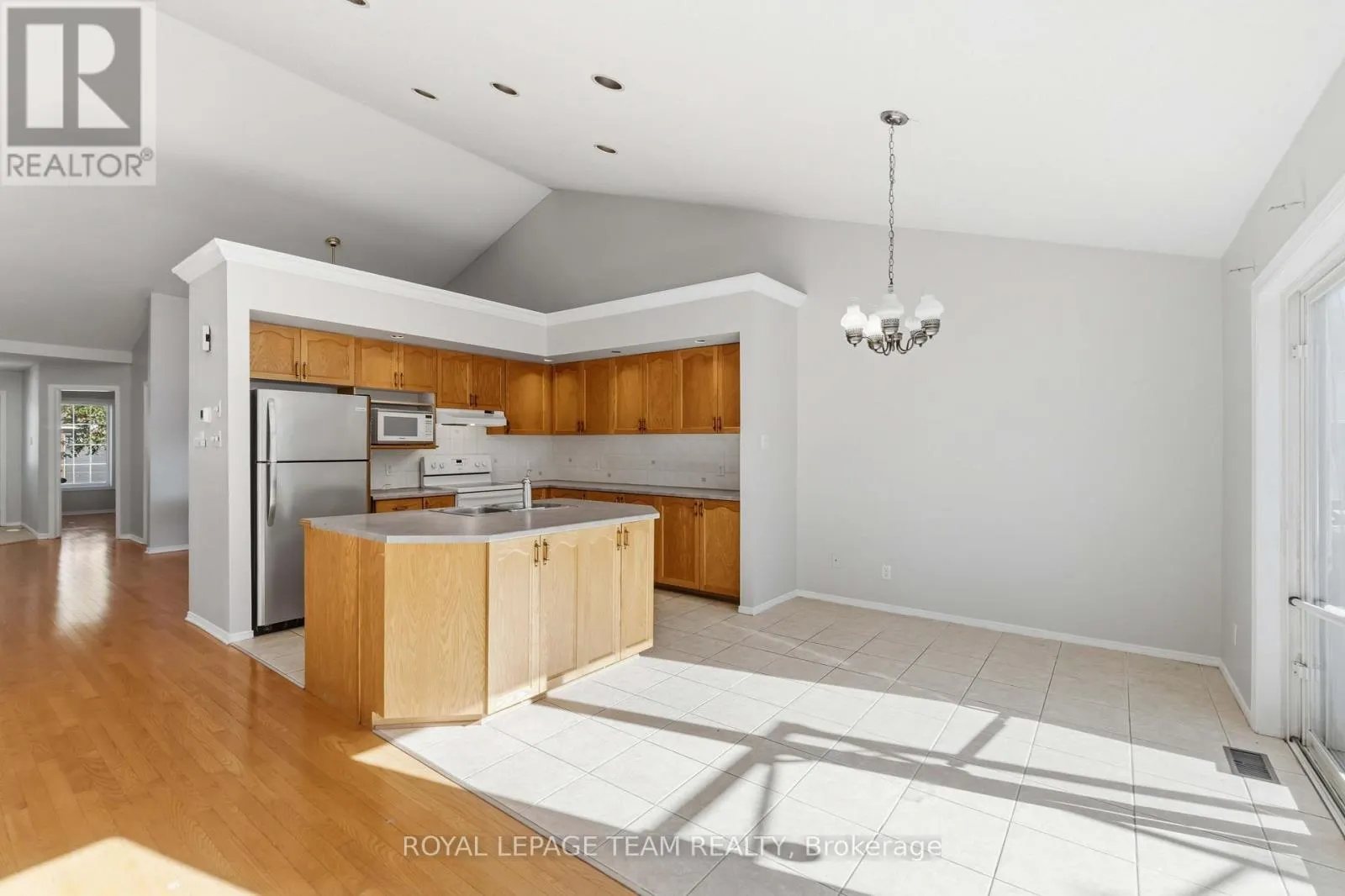 6 WINDCHIME CRESCENT