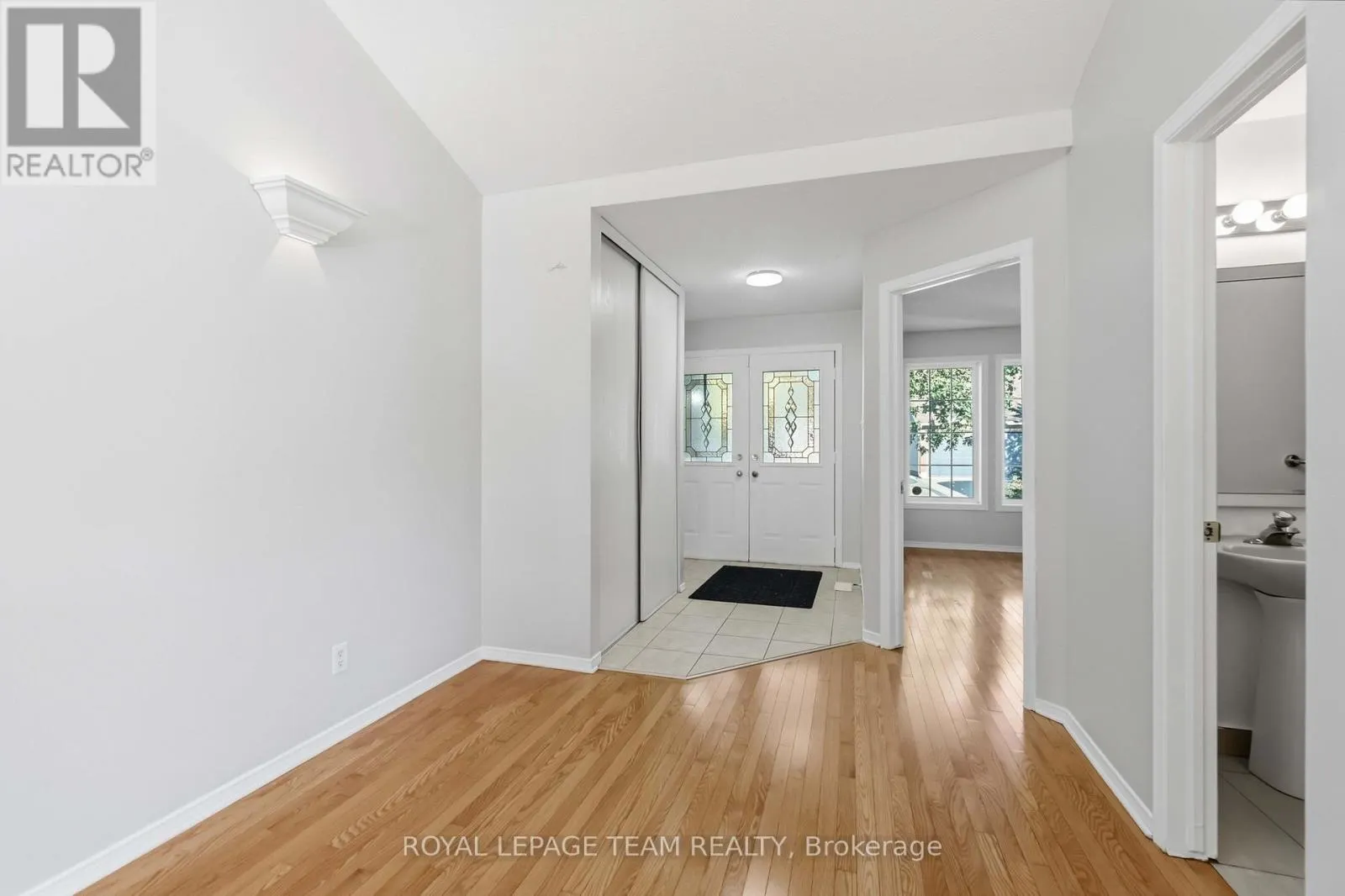 6 WINDCHIME CRESCENT