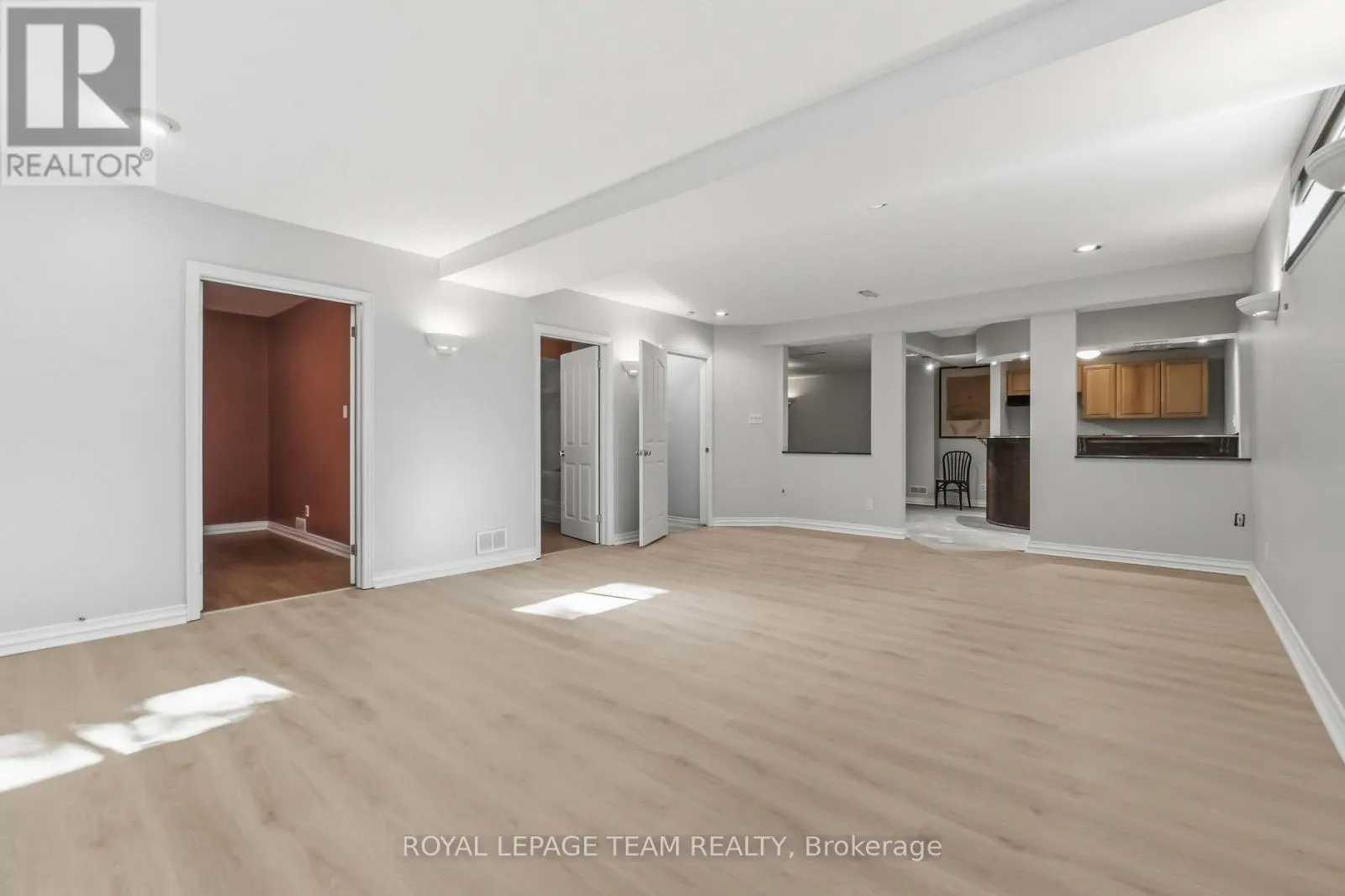6 WINDCHIME CRESCENT