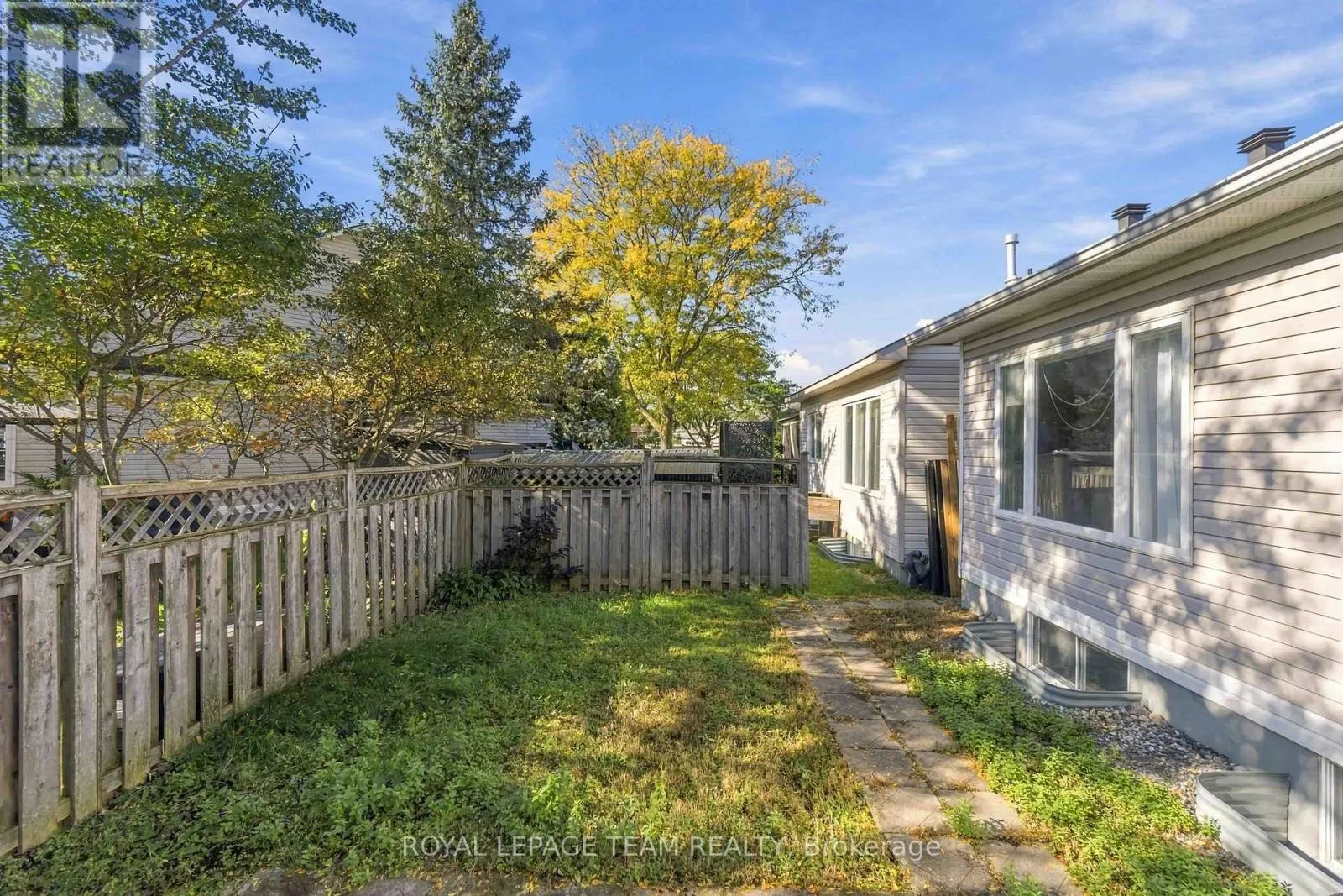 6 WINDCHIME CRESCENT