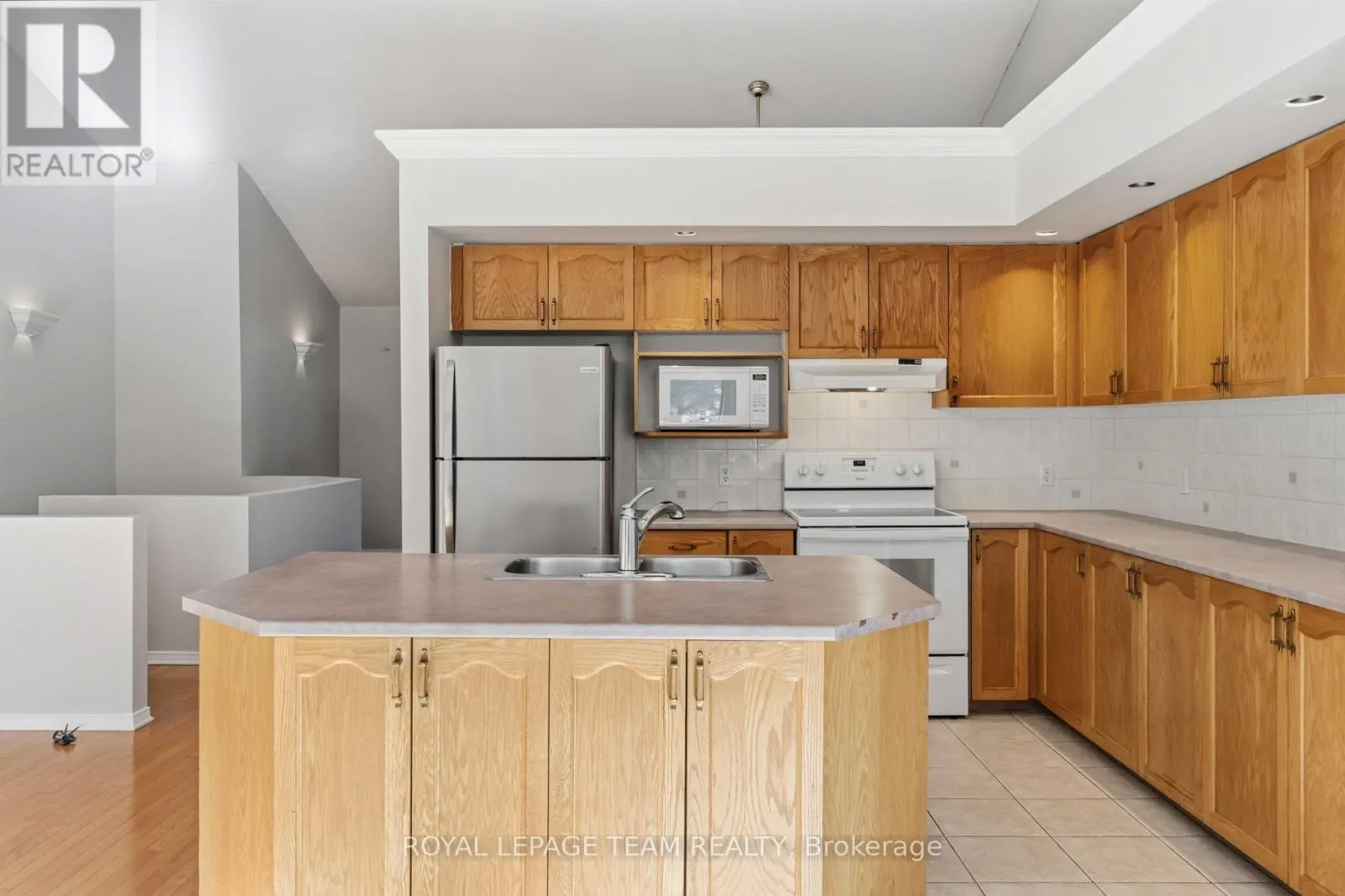 6 WINDCHIME CRESCENT