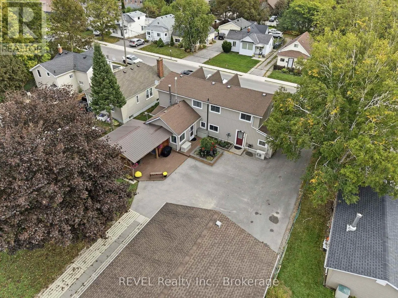 61 QUEEN STREET N