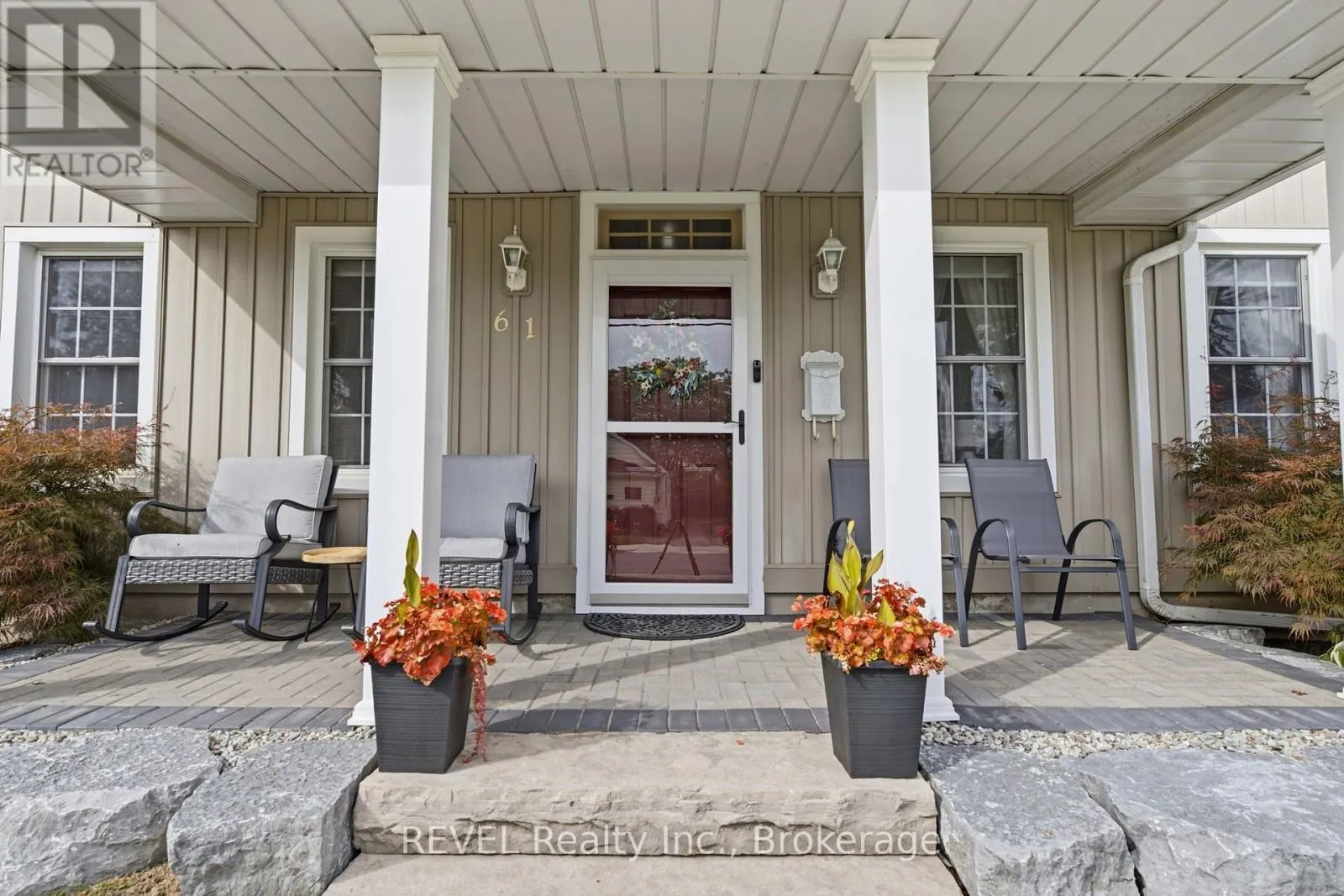 61 QUEEN STREET N