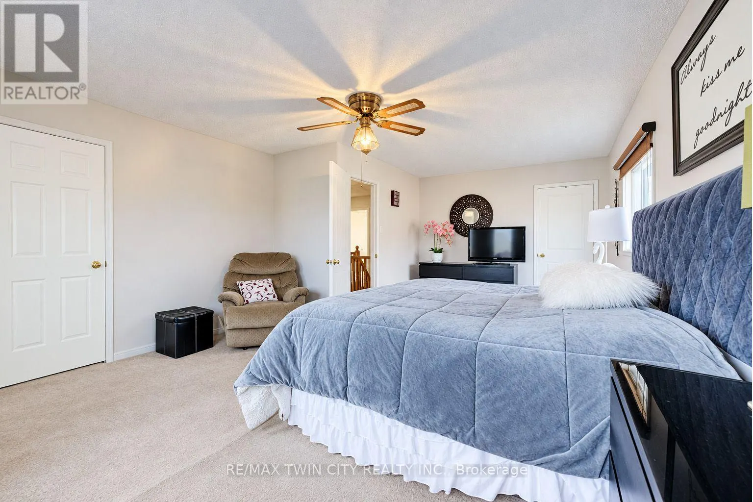 11 PEREGRINE CRESCENT