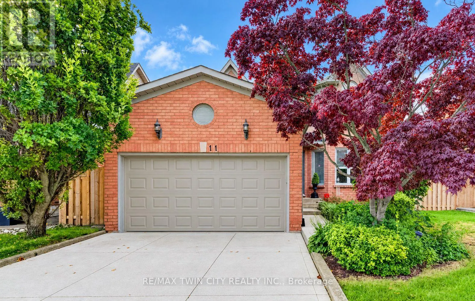 11 PEREGRINE CRESCENT