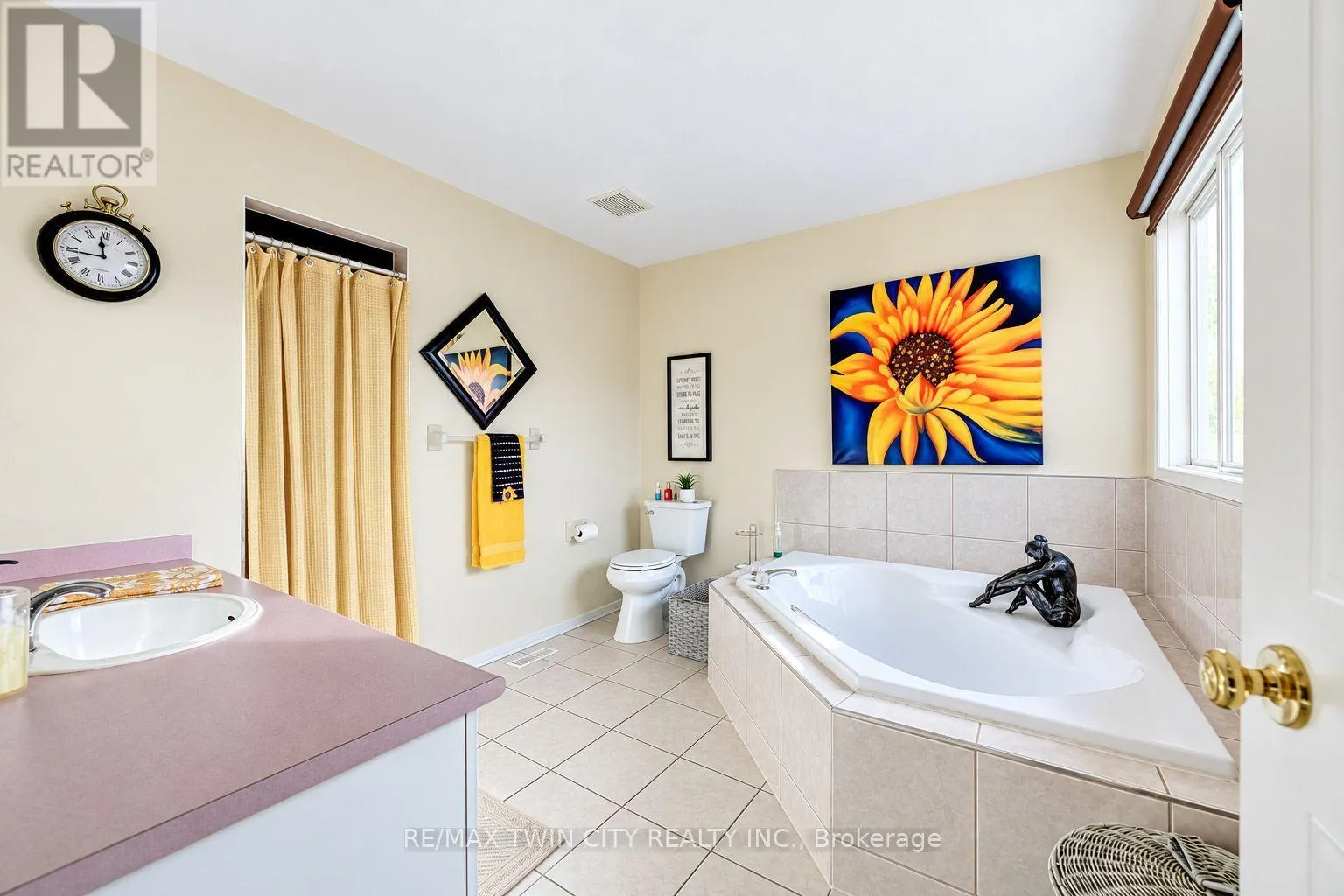 11 PEREGRINE CRESCENT