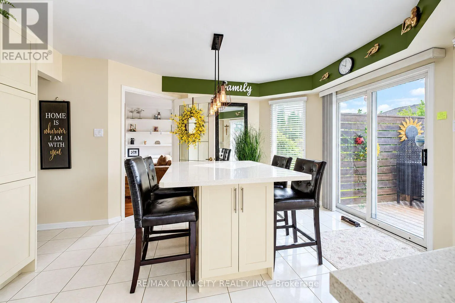11 PEREGRINE CRESCENT