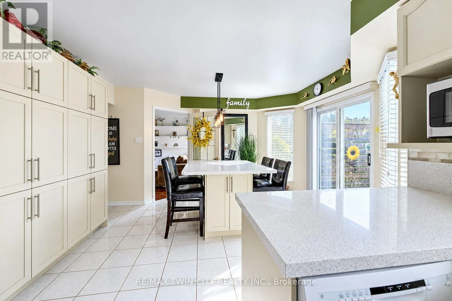11 PEREGRINE CRESCENT