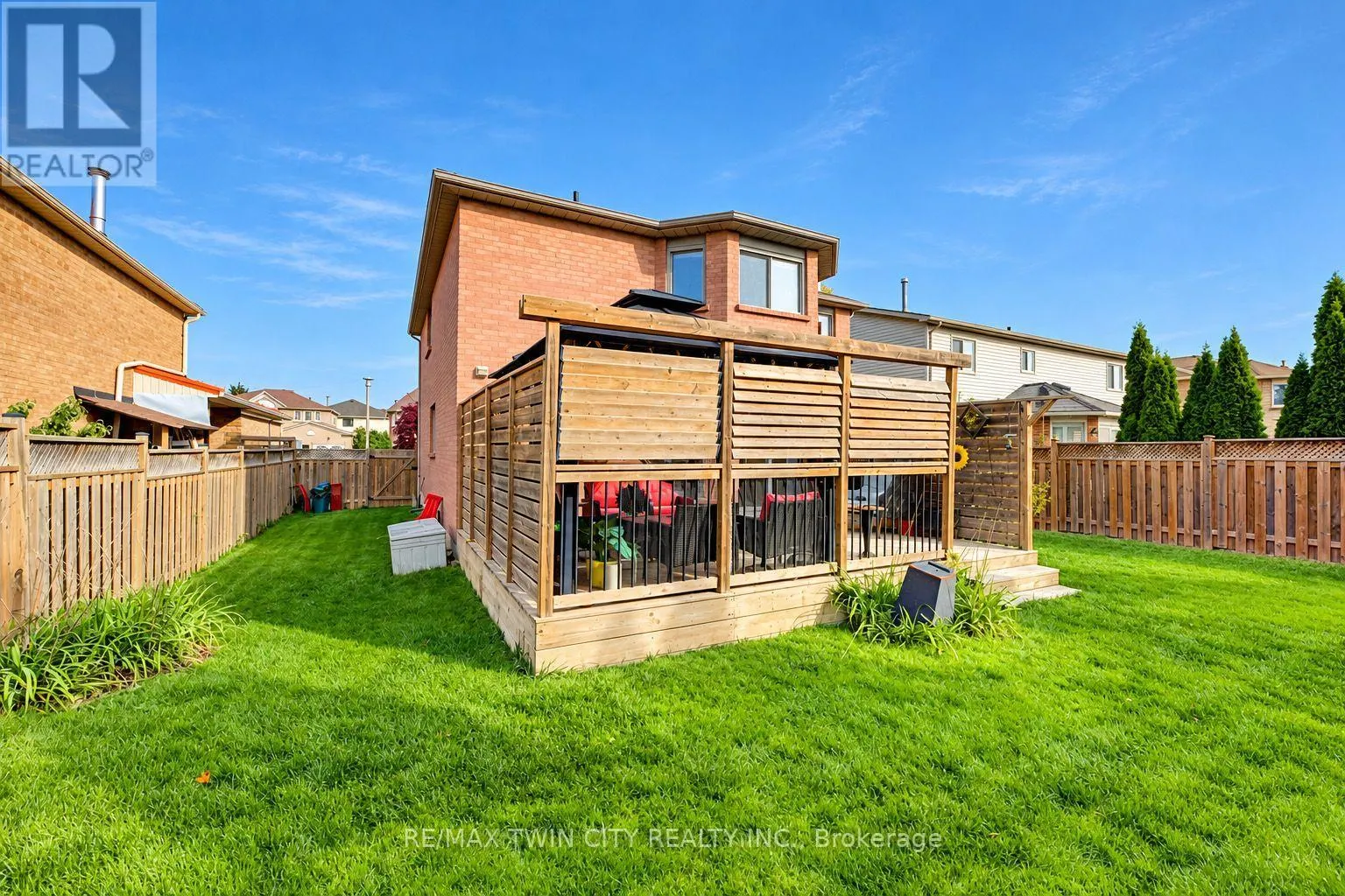 11 PEREGRINE CRESCENT