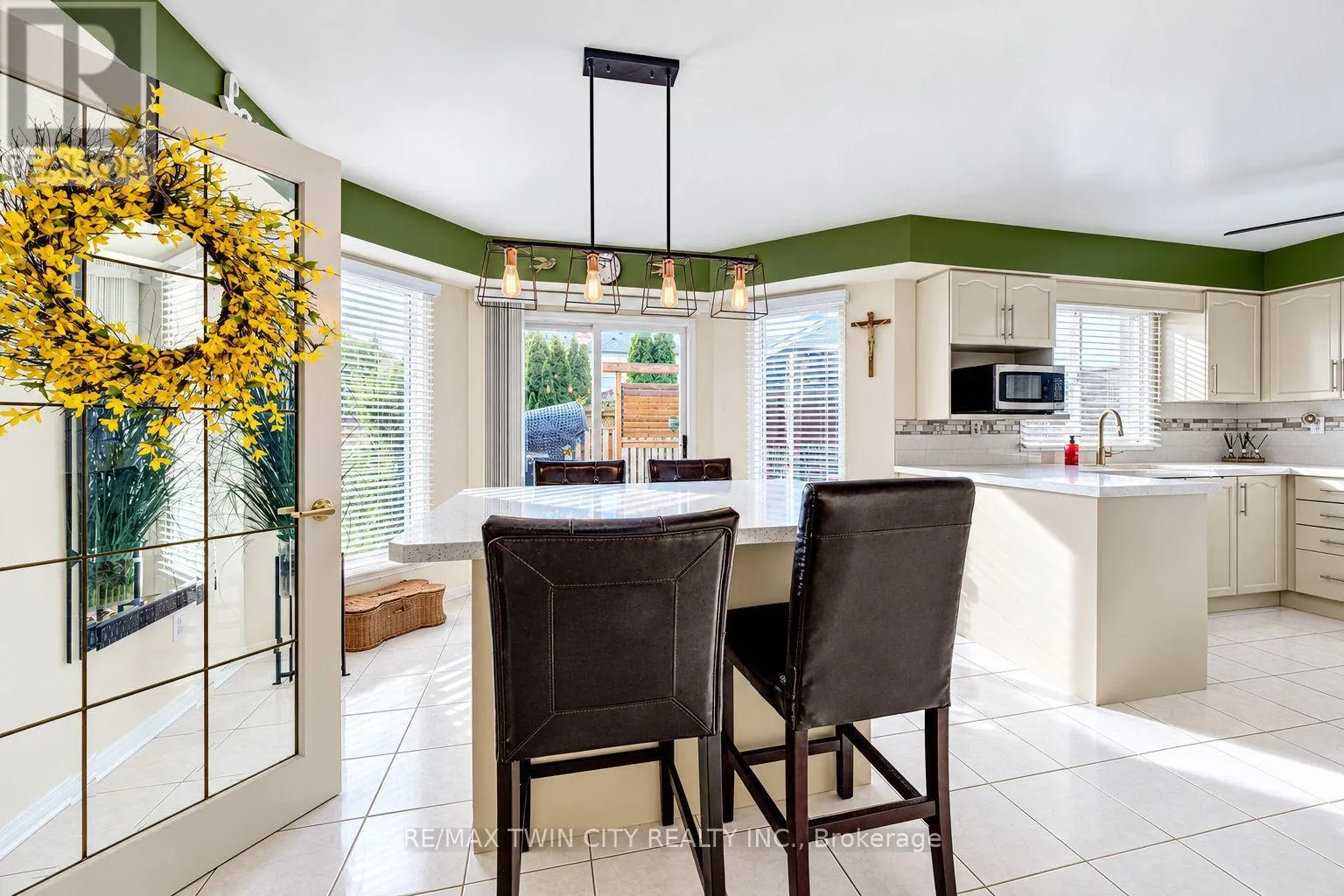 11 PEREGRINE CRESCENT