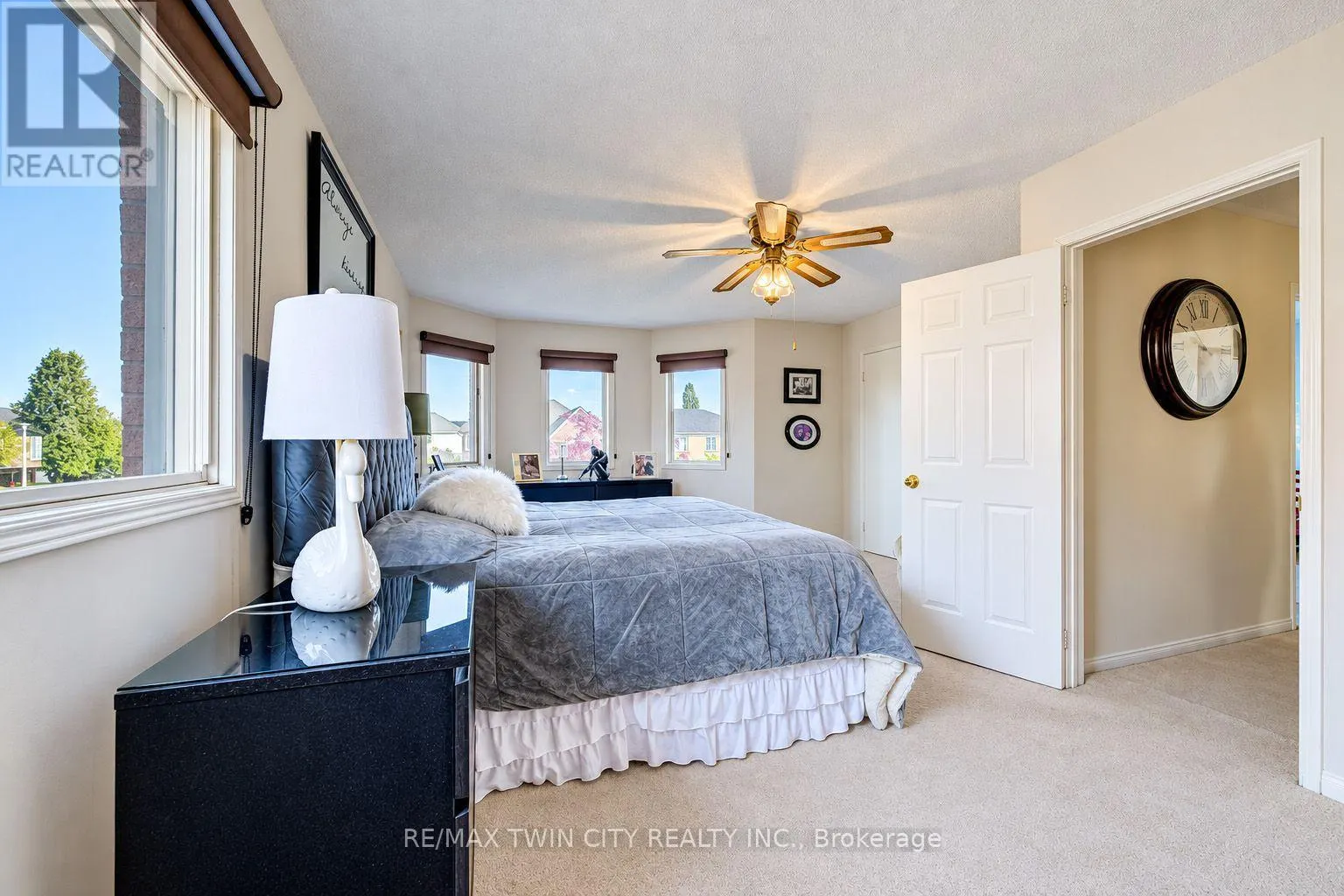 11 PEREGRINE CRESCENT