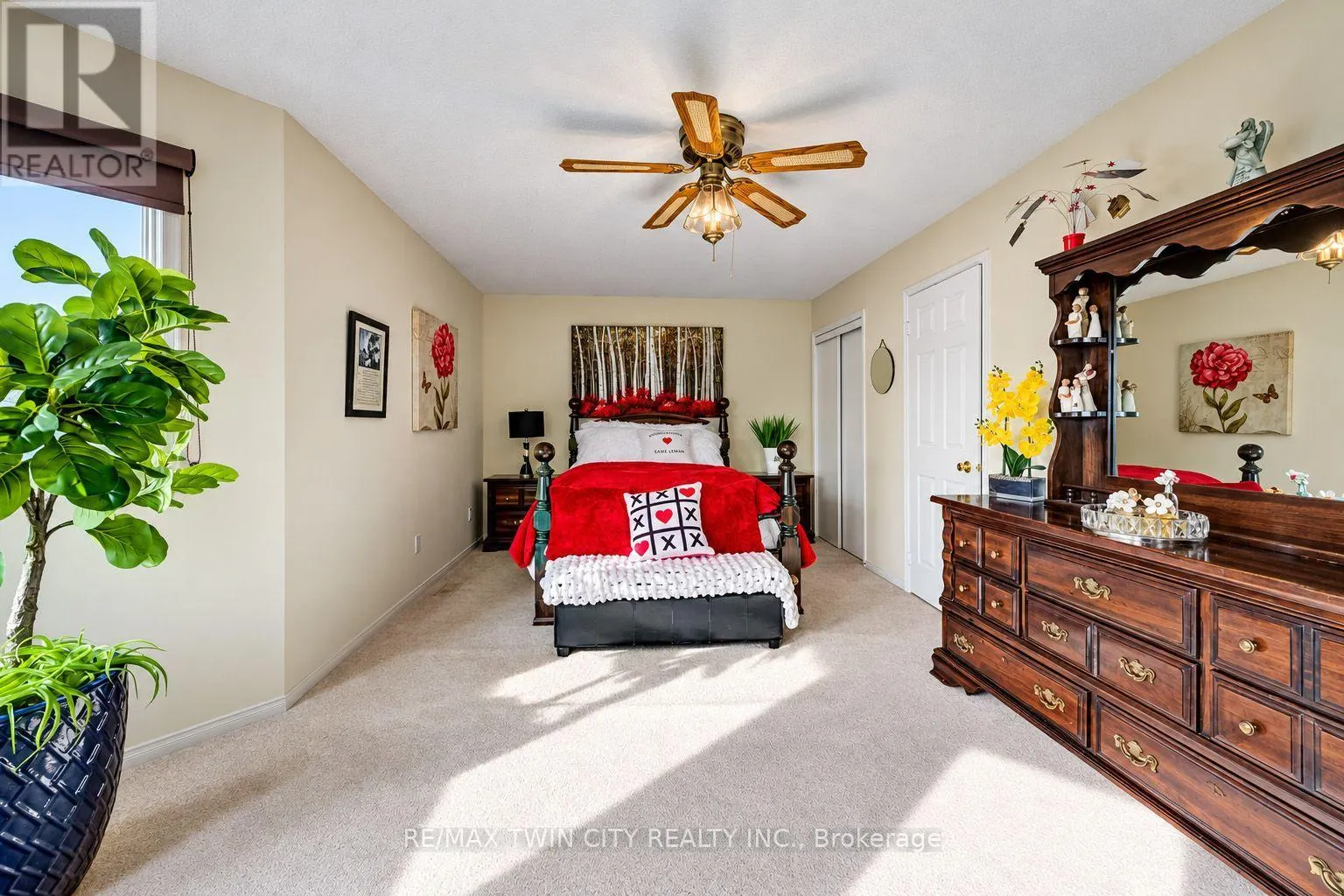 11 PEREGRINE CRESCENT