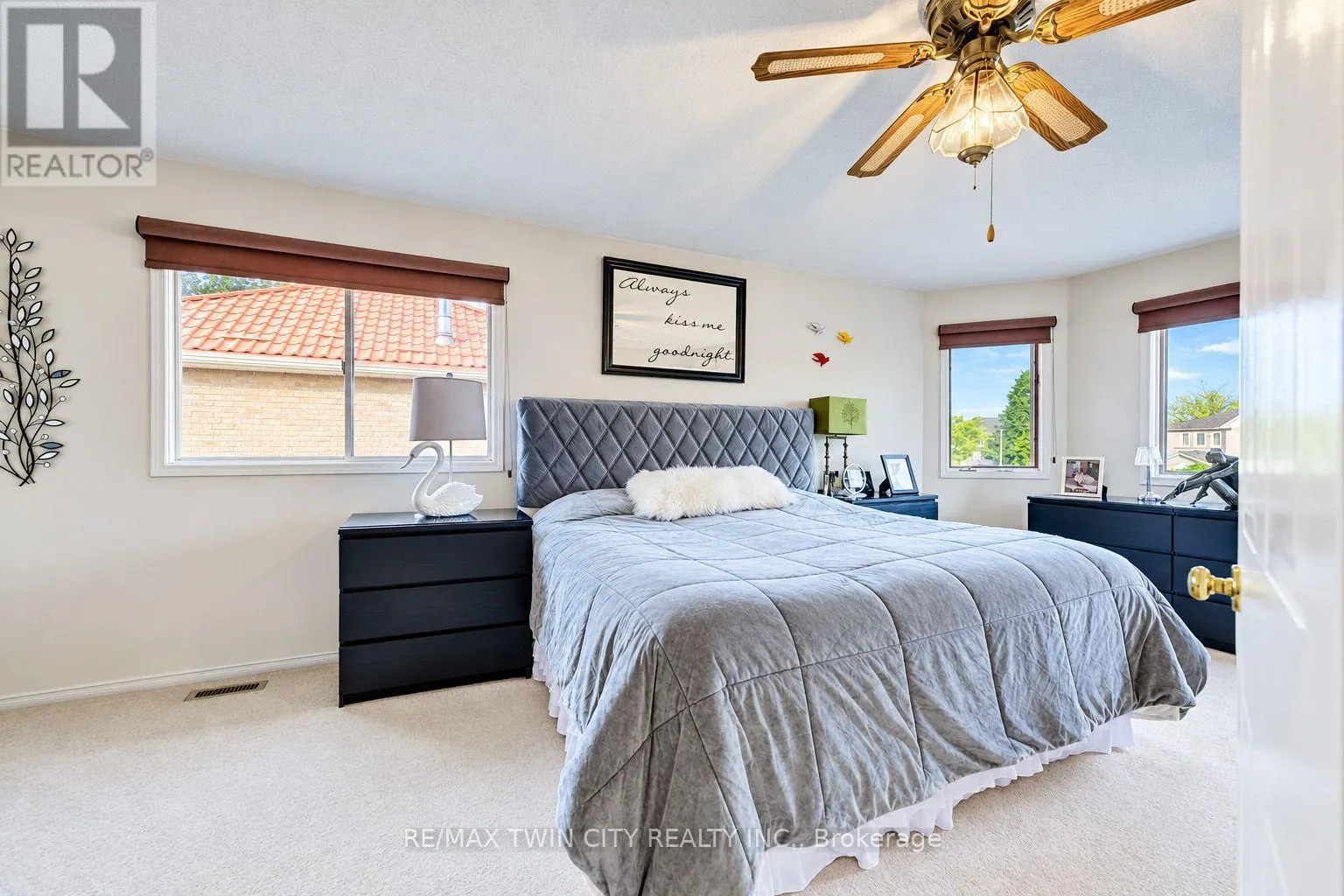 11 PEREGRINE CRESCENT