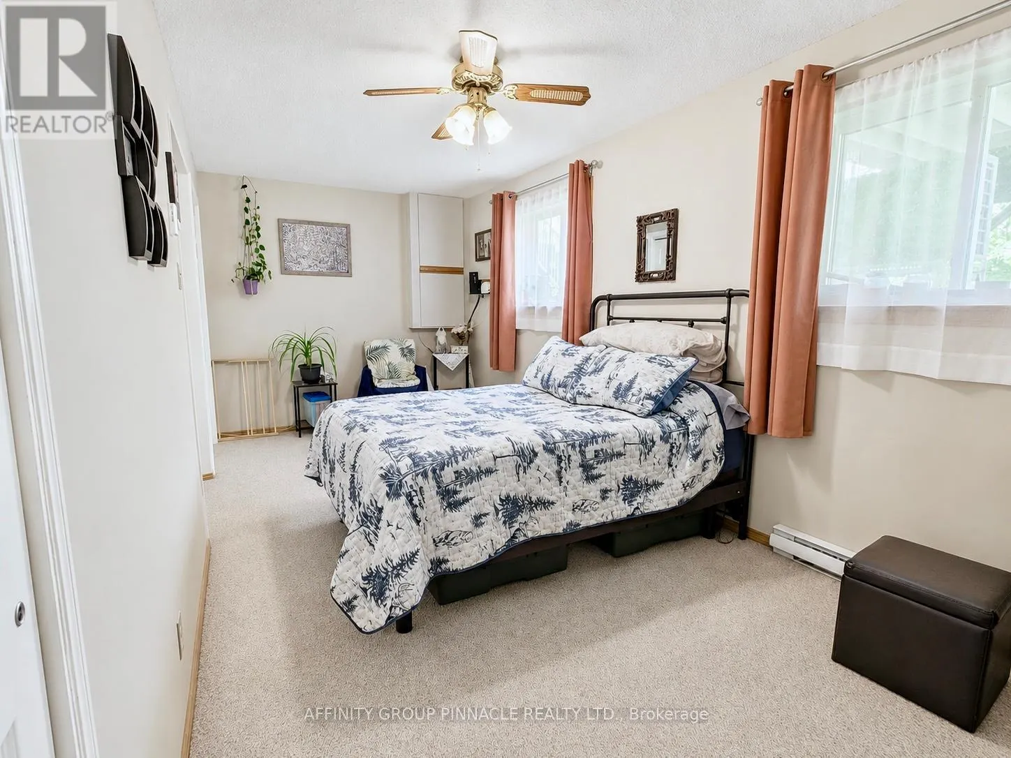 24 - 115 MARY STREET W #24