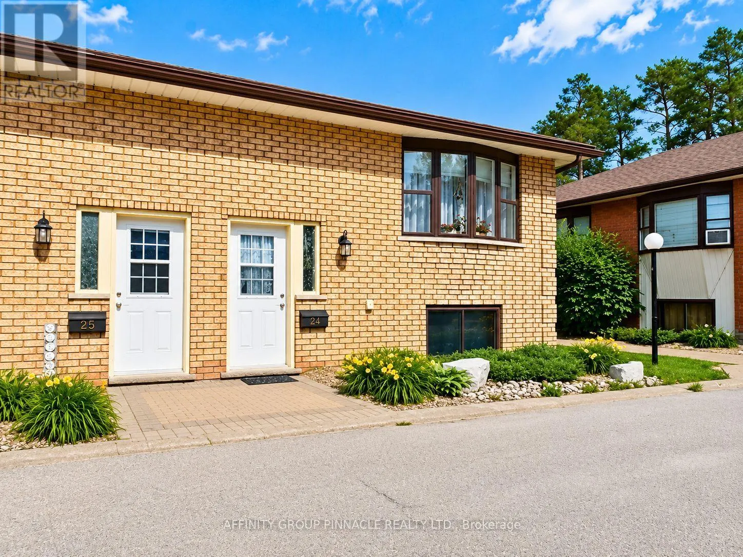 24 - 115 MARY STREET W #24