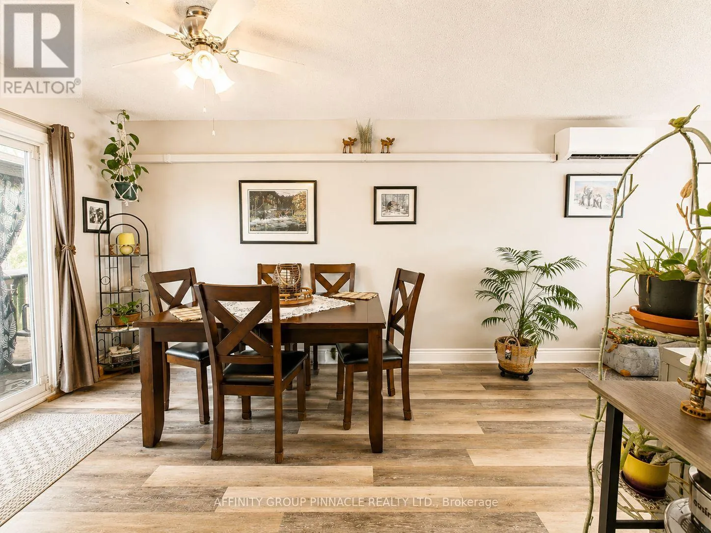 24 - 115 MARY STREET W #24