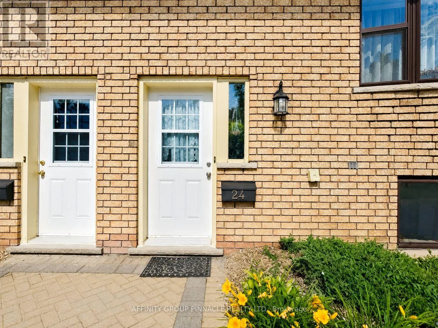 24 - 115 MARY STREET W #24