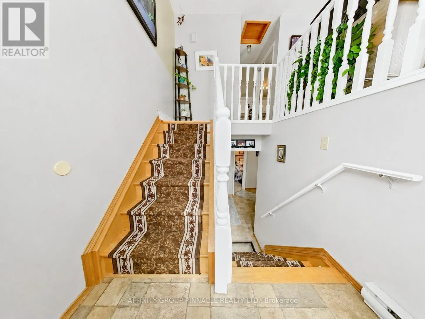 24 - 115 MARY STREET W #24